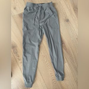 Men’s size small lululemon gray jogger. GUC